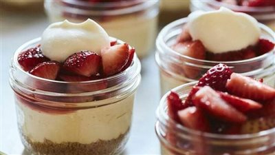 Mini Mason Jar Strawberry Cheesecakes