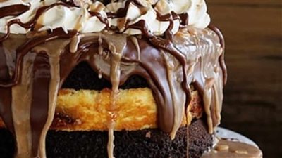 Snickers Cheesecake Cake