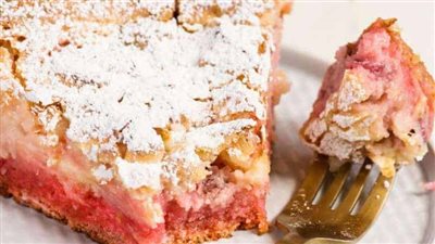 Strawberry Ooey Gooey Cake
