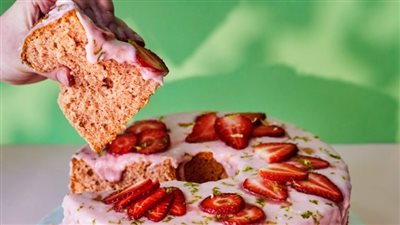 Strawberry chiffon cake