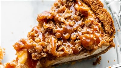 Caramel Apple Cheesecake Pie
