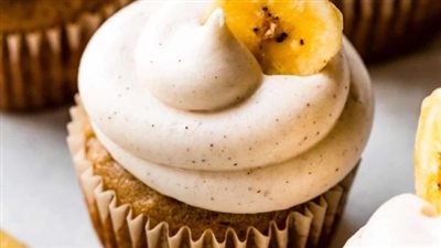 Banana Cupcakes with Cinnamon Cream Cheese Frosting