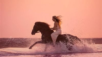 A Memorable Horseback Riding Adventure by the Beach ‎
